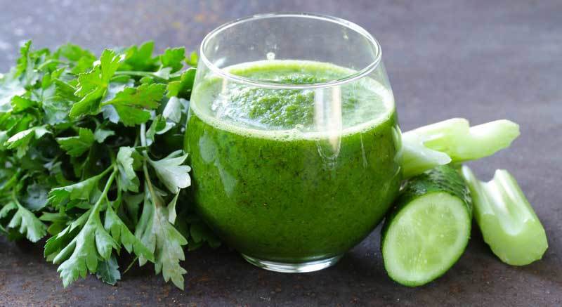 Fresh-Green-Juice-from-Celery